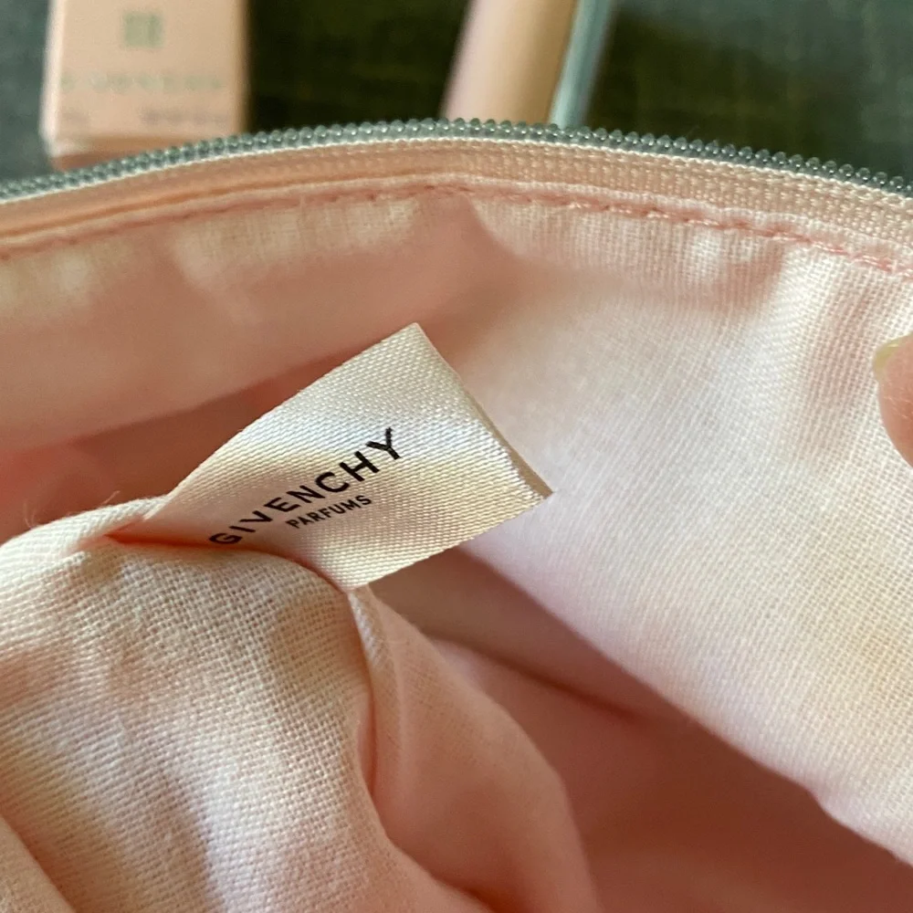 Givenchy Pink Soft Pouch - Picture 4 of 6